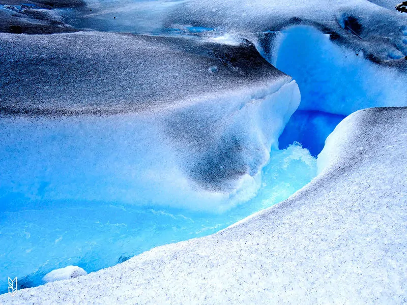 une riviere sur un glacier en Patagonie