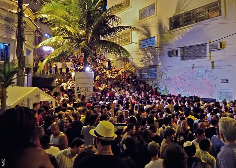 danser la samba à Pedra do Sal - Rio de Janeiro