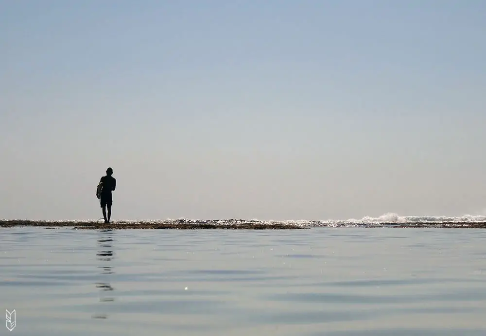 surfer à Uluwatu