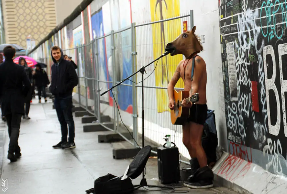 concert de choc au mur de Berlin