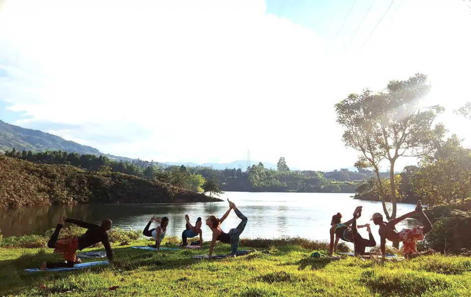faire du yoga dans une finca à Guatapé